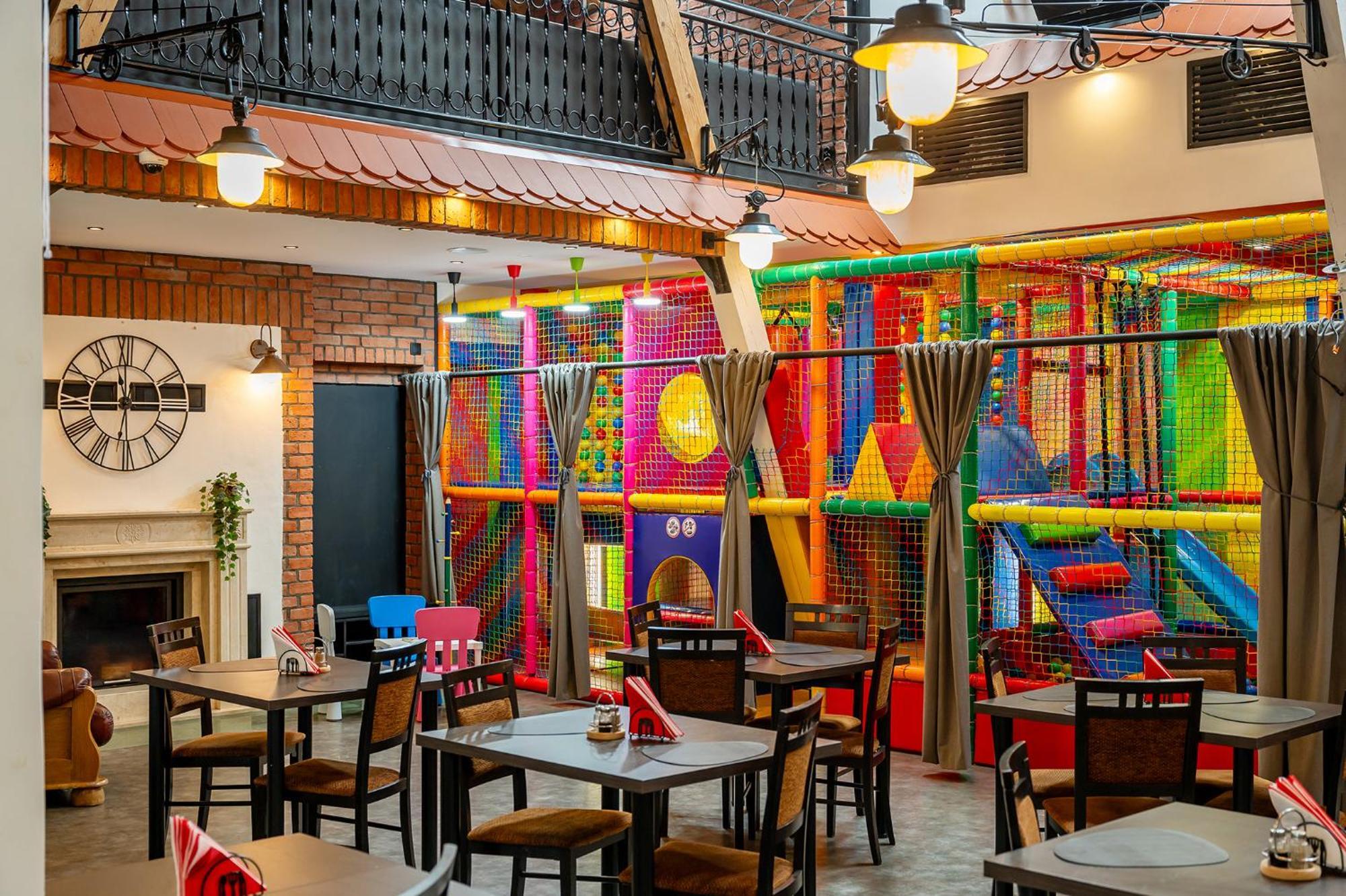 Hotel Dworski Galaktyczny Park Warzymice Bagian luar foto