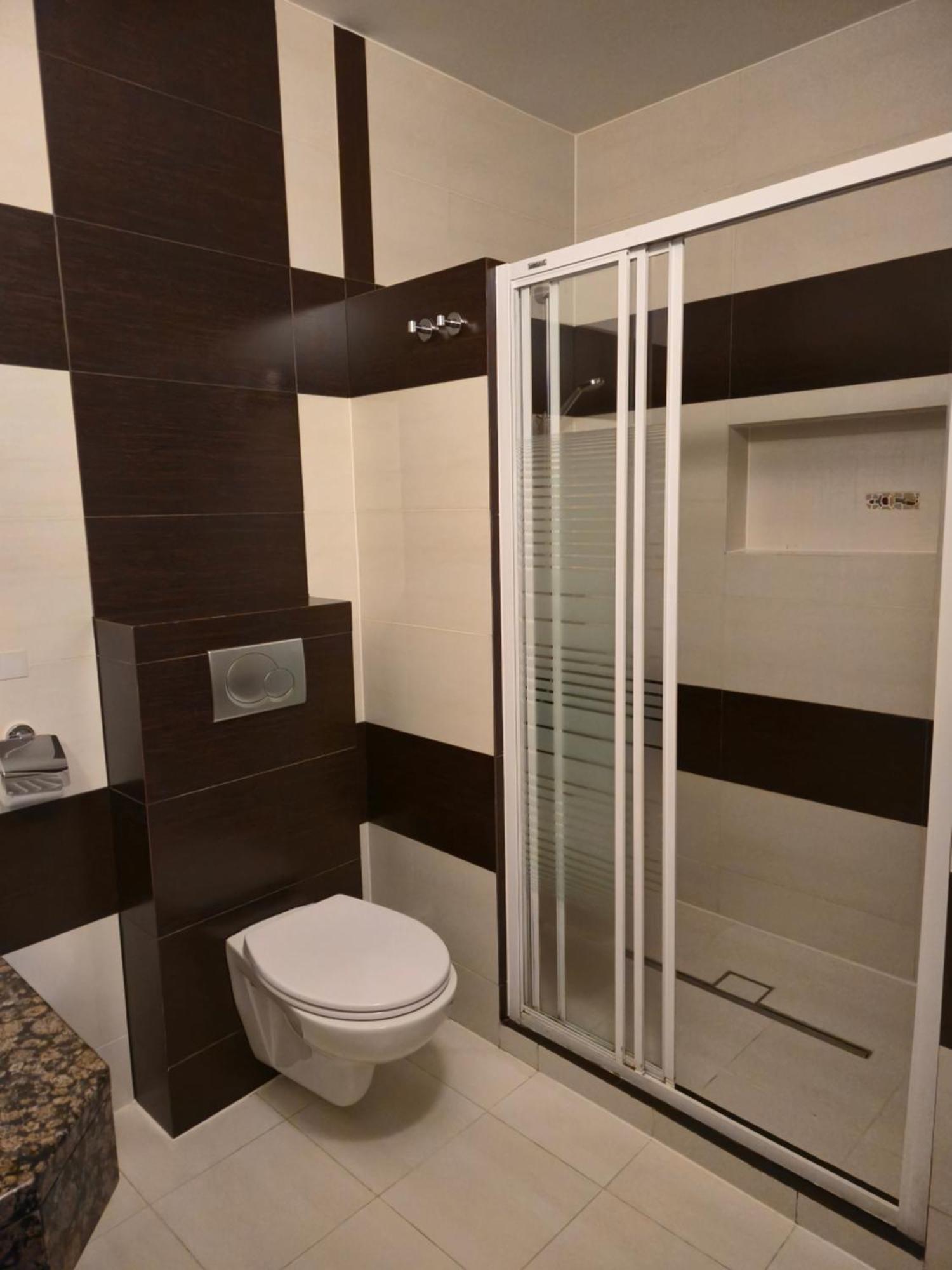 Hotel Dworski Galaktyczny Park Warzymice Bagian luar foto