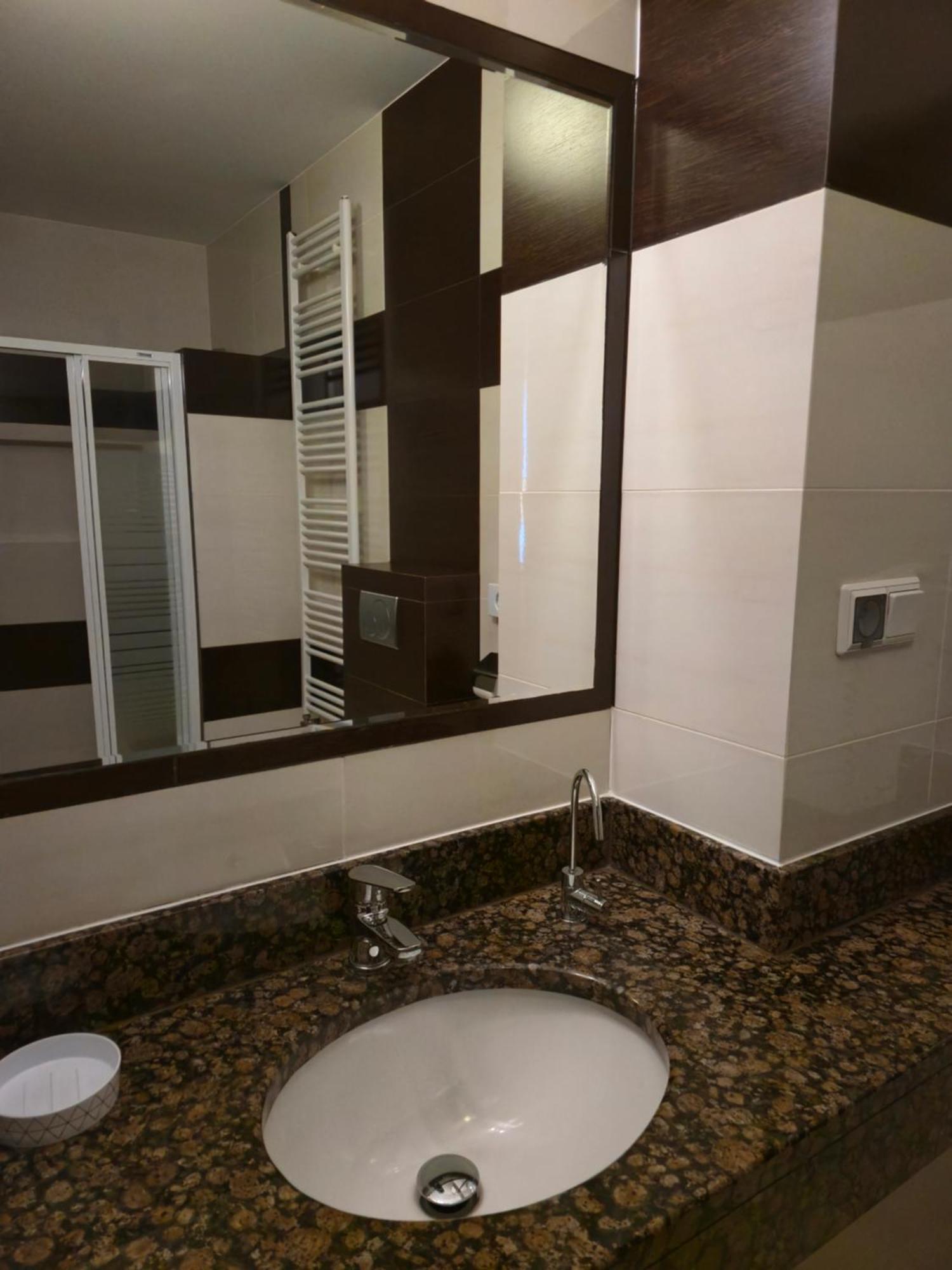 Hotel Dworski Galaktyczny Park Warzymice Bagian luar foto