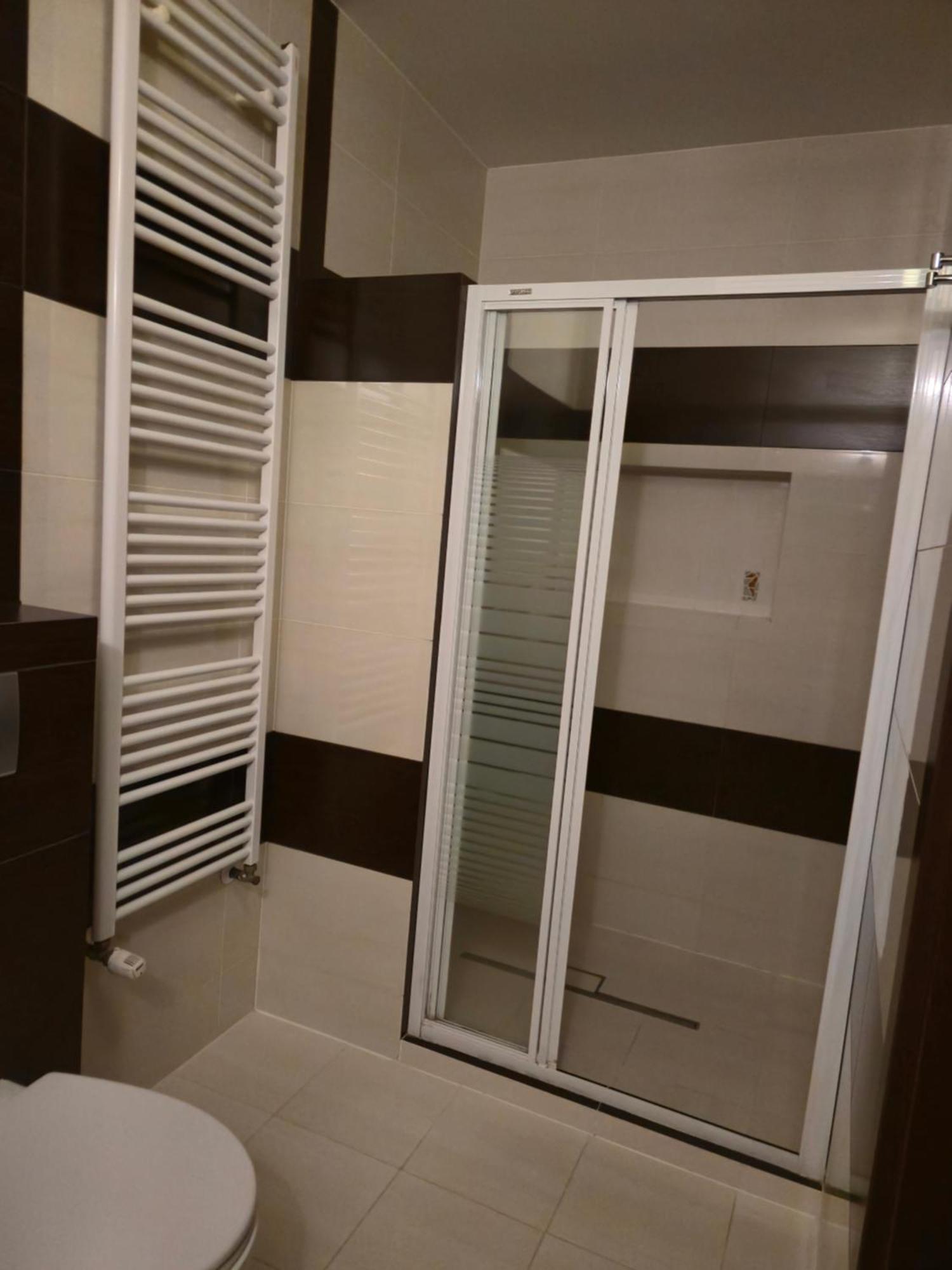 Hotel Dworski Galaktyczny Park Warzymice Bagian luar foto