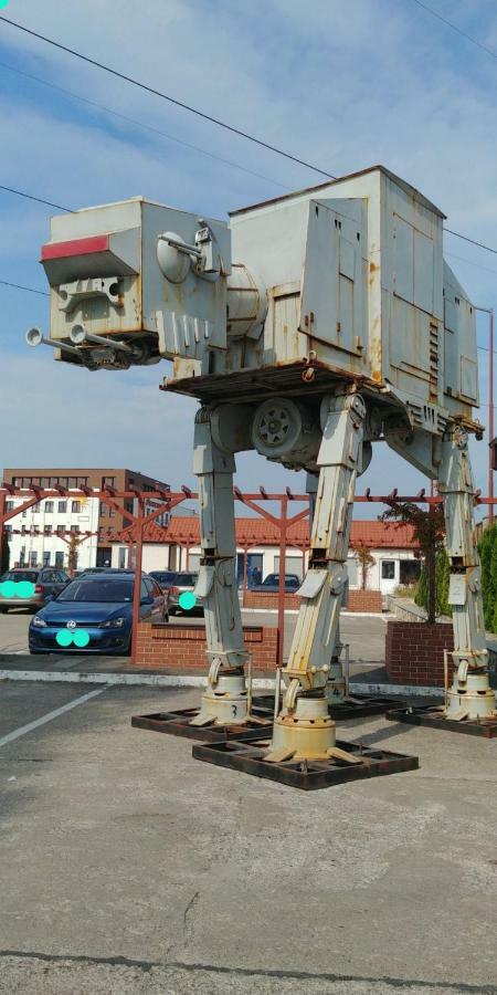 Hotel Dworski Galaktyczny Park Warzymice Bagian luar foto