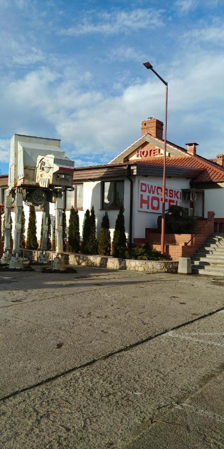 Hotel Dworski Galaktyczny Park Warzymice Bagian luar foto